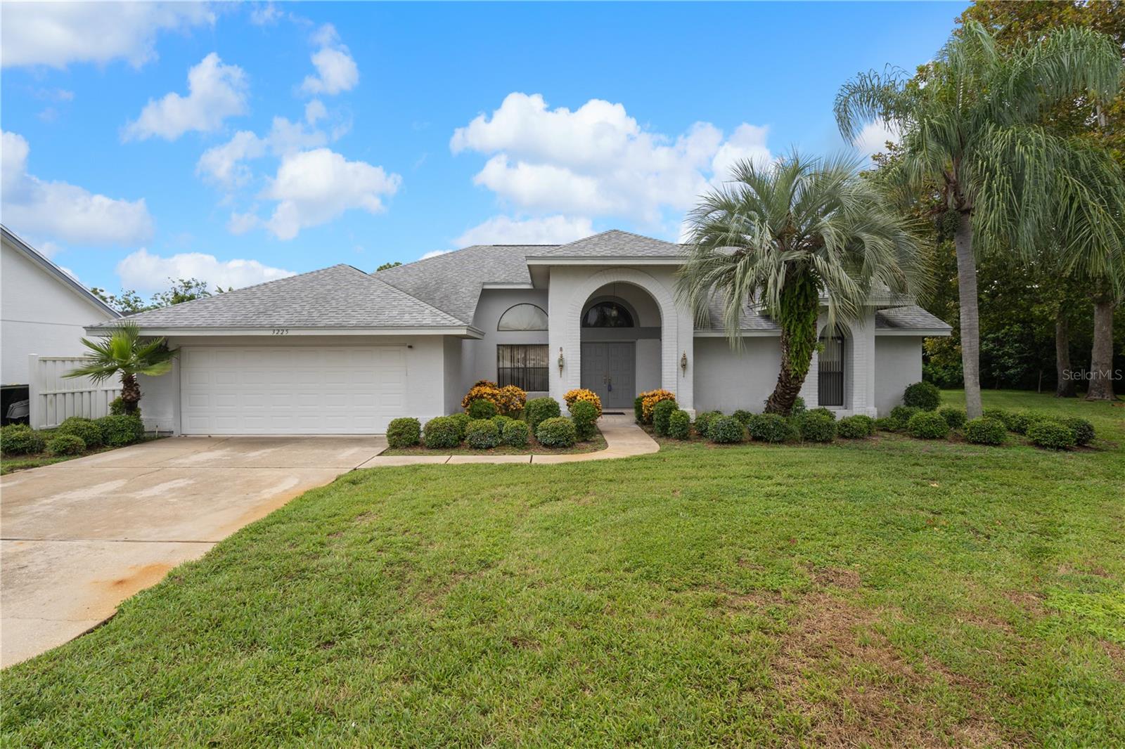 3225 Glenwood Cir photo 1