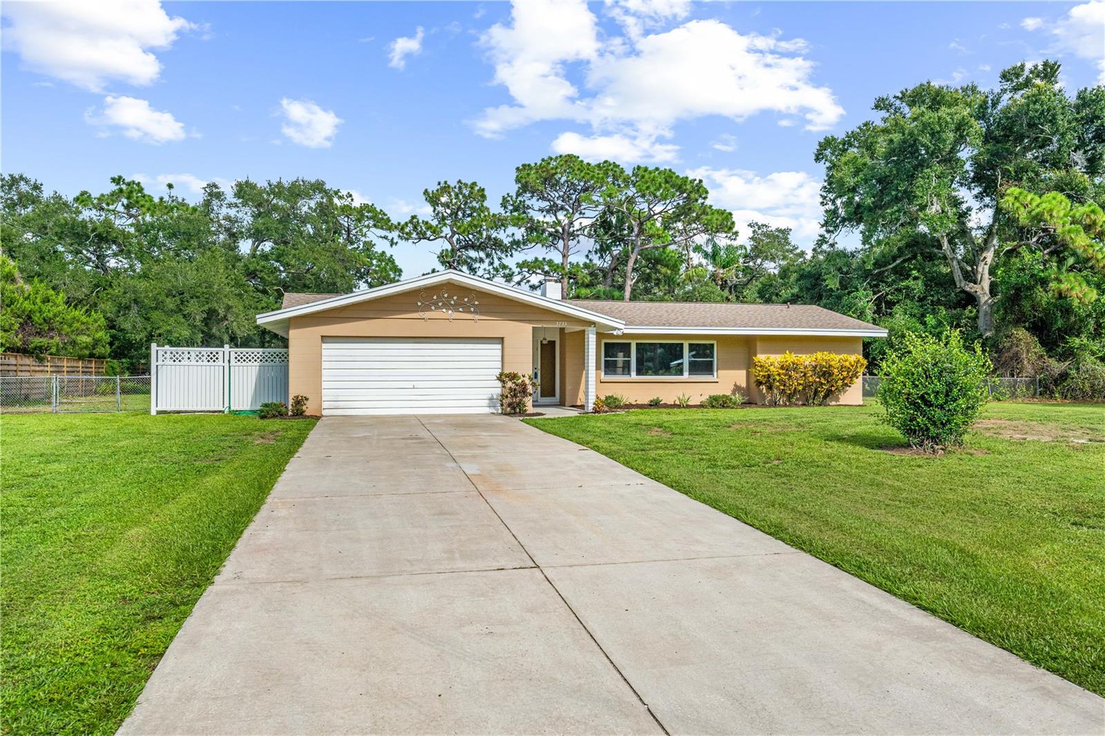 3733 Malec Cir photo 1