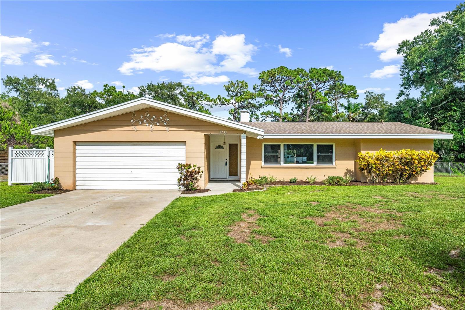 3733 Malec Cir