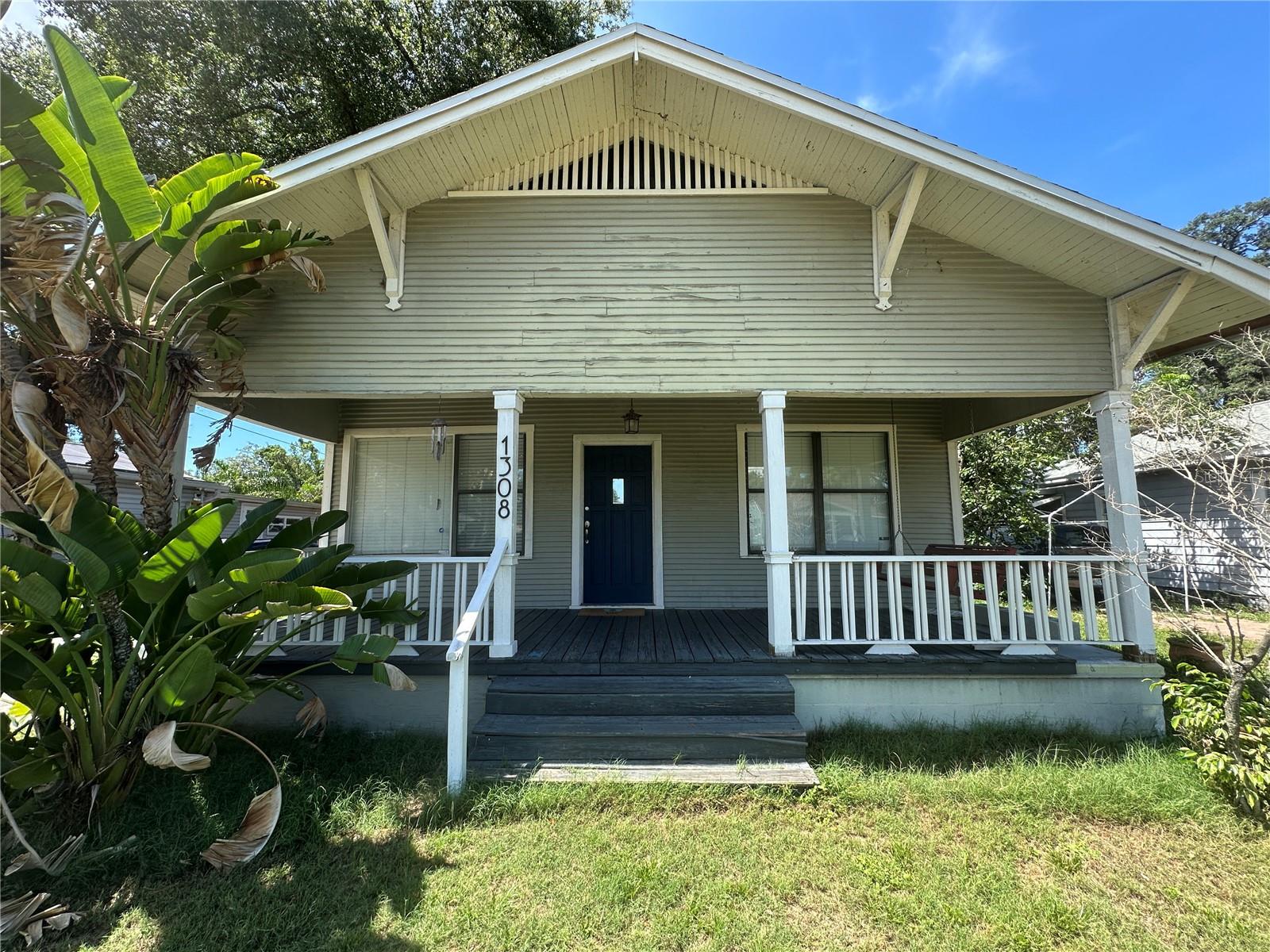 1308 E Frierson Ave photo 1