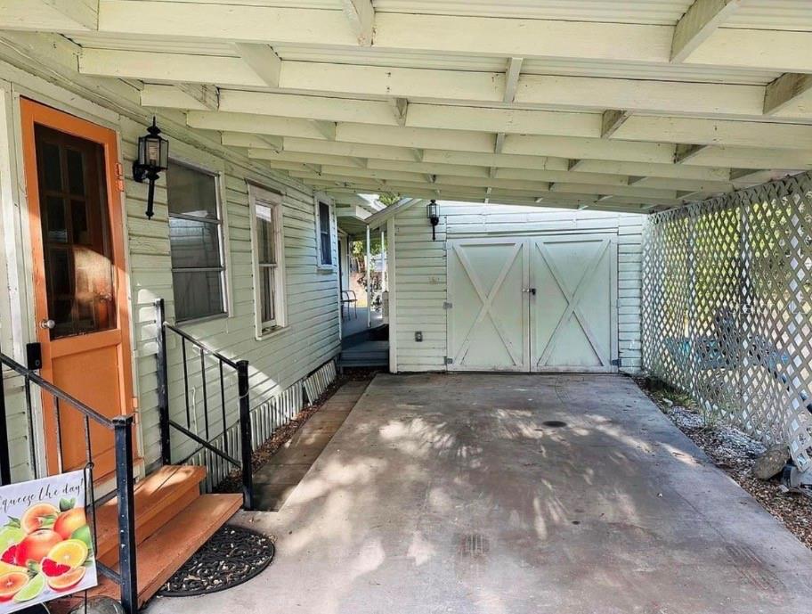 1121 Orange Ave
