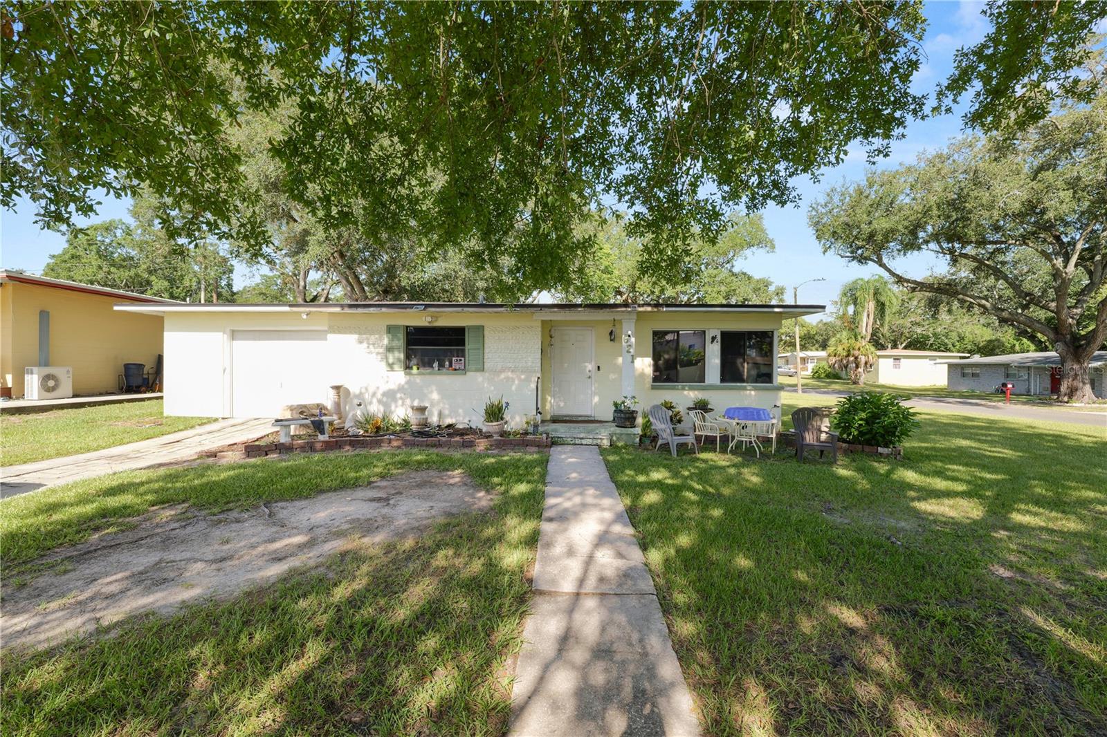 621 Hillside Dr photo 1