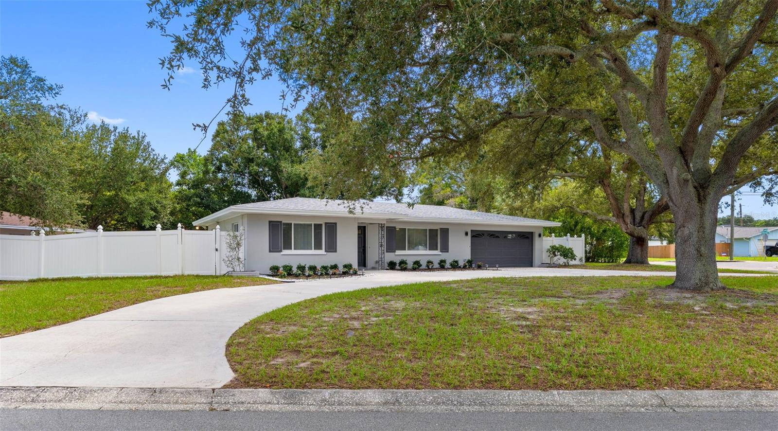 1601 Hardwood Dr