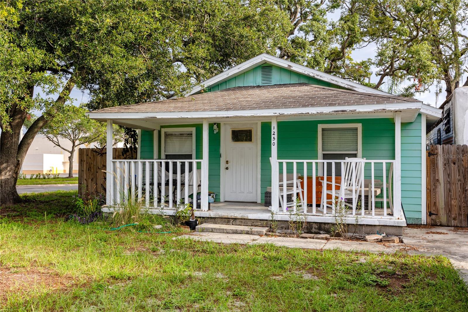 1250 Lakeview Rd