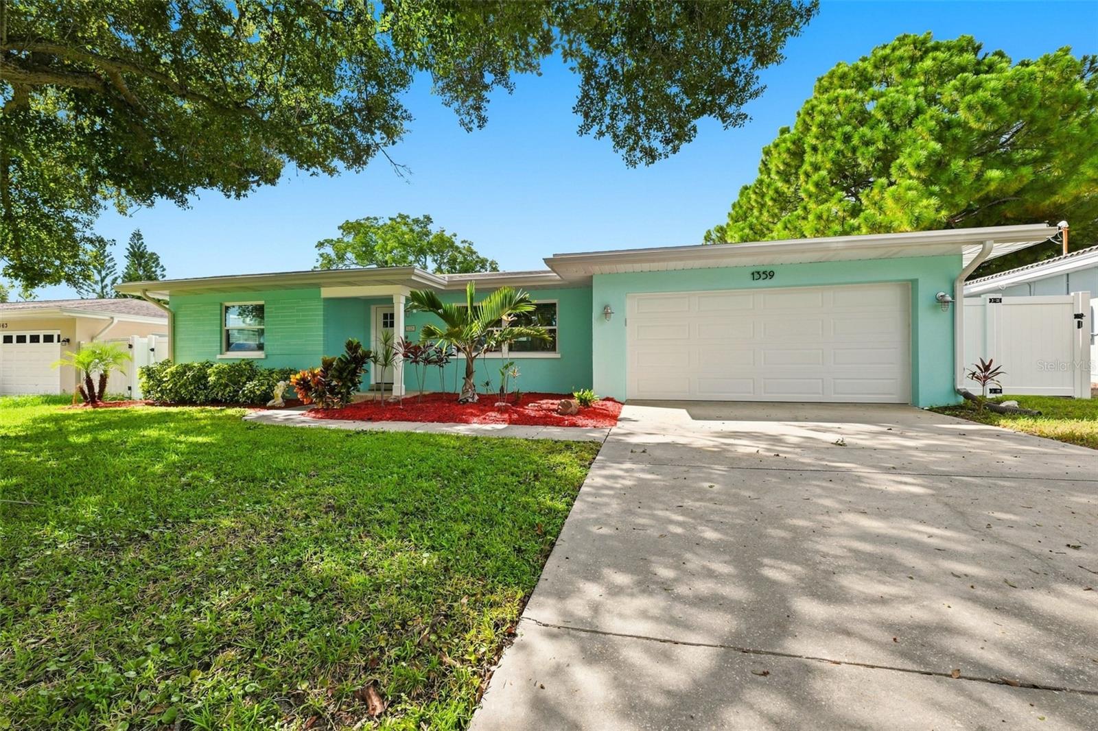 1359 Howard St photo 1