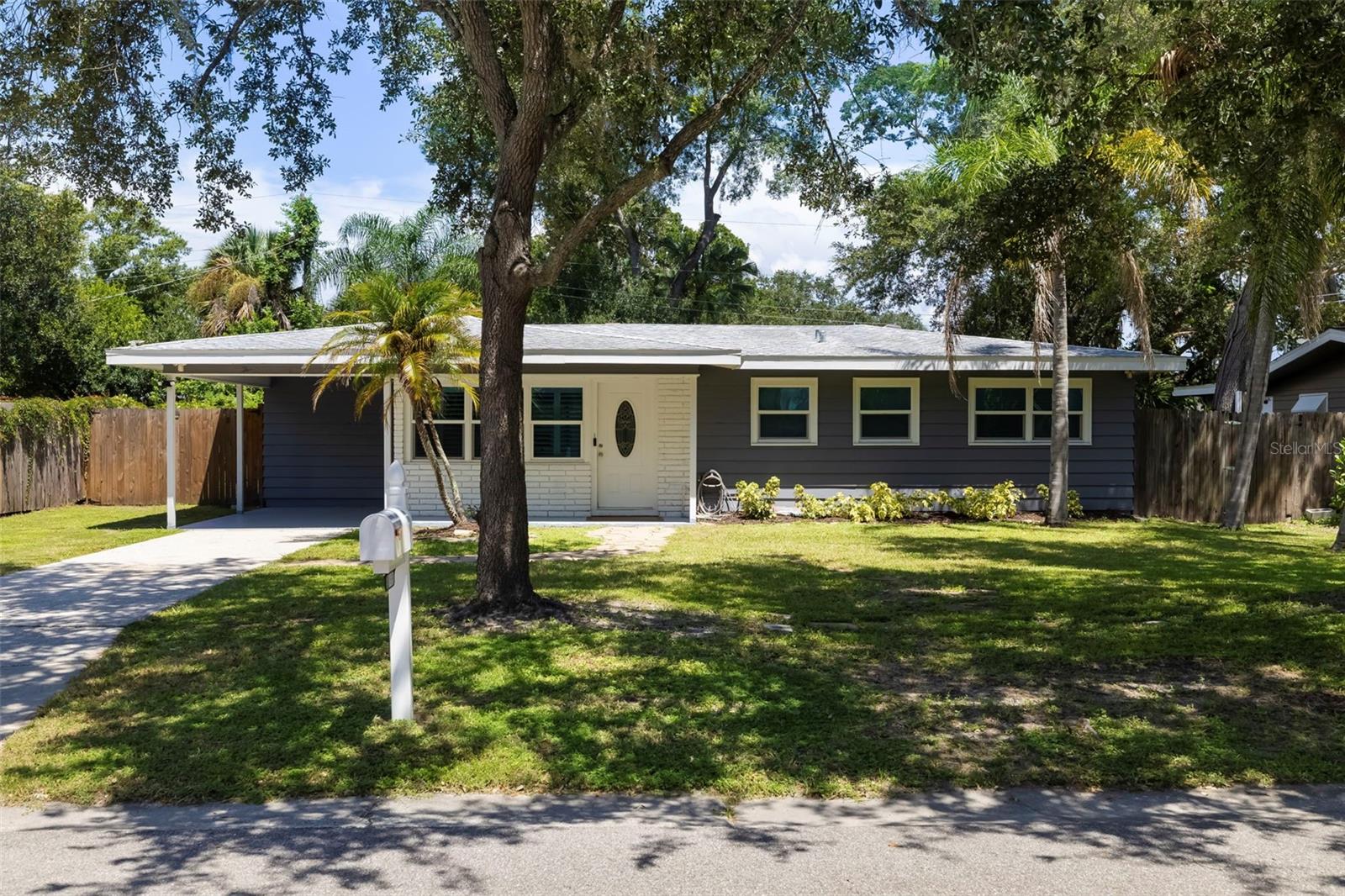 3169 Alta Vista St
