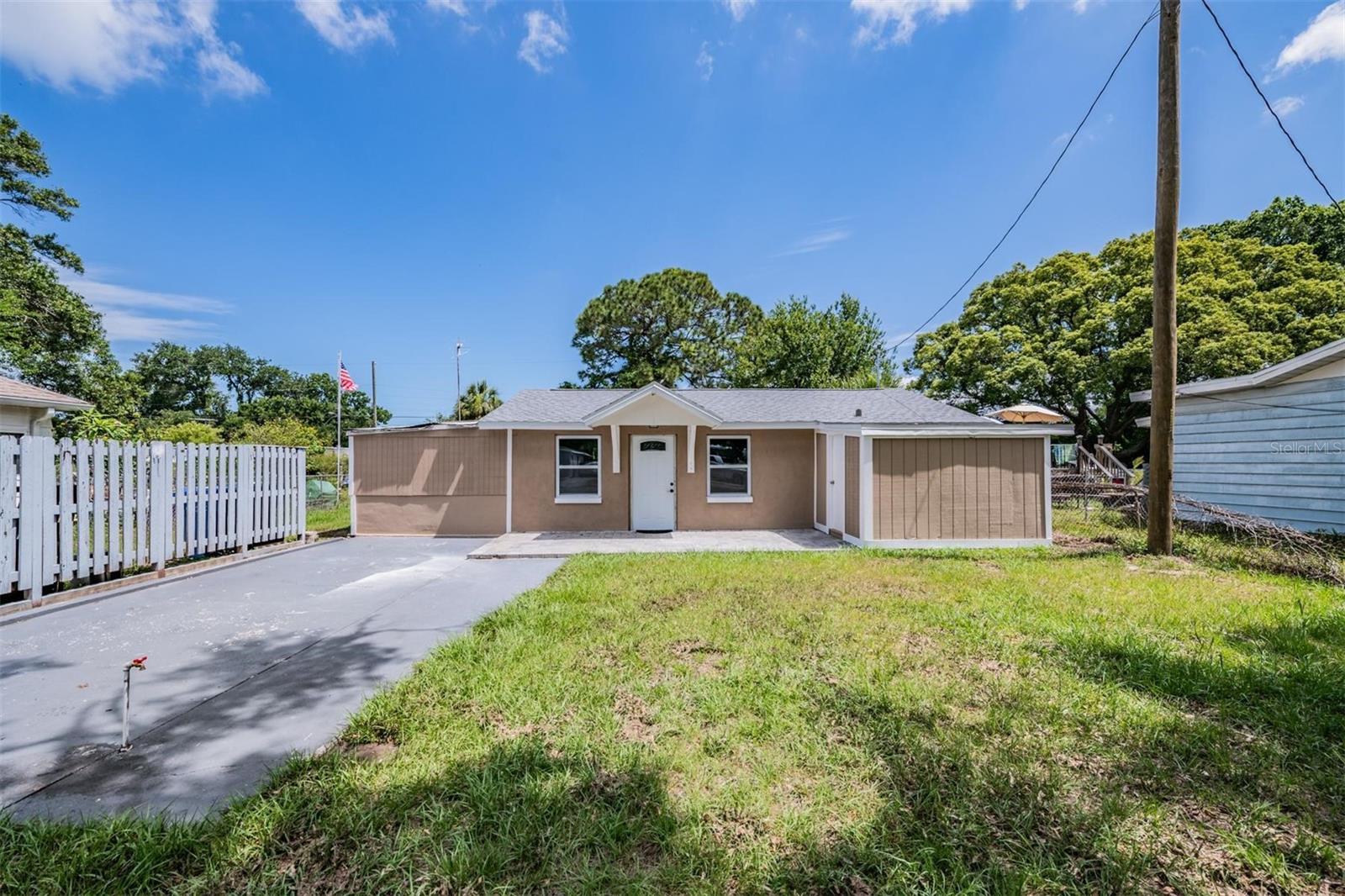 636 Stremma Rd photo 1