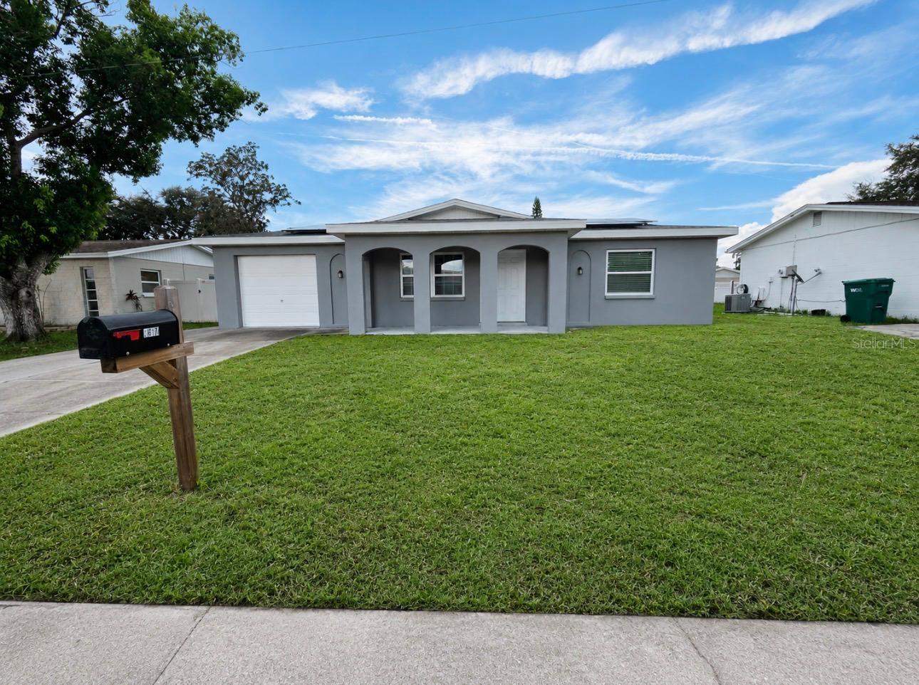 9517 Marlinton Ln photo 1