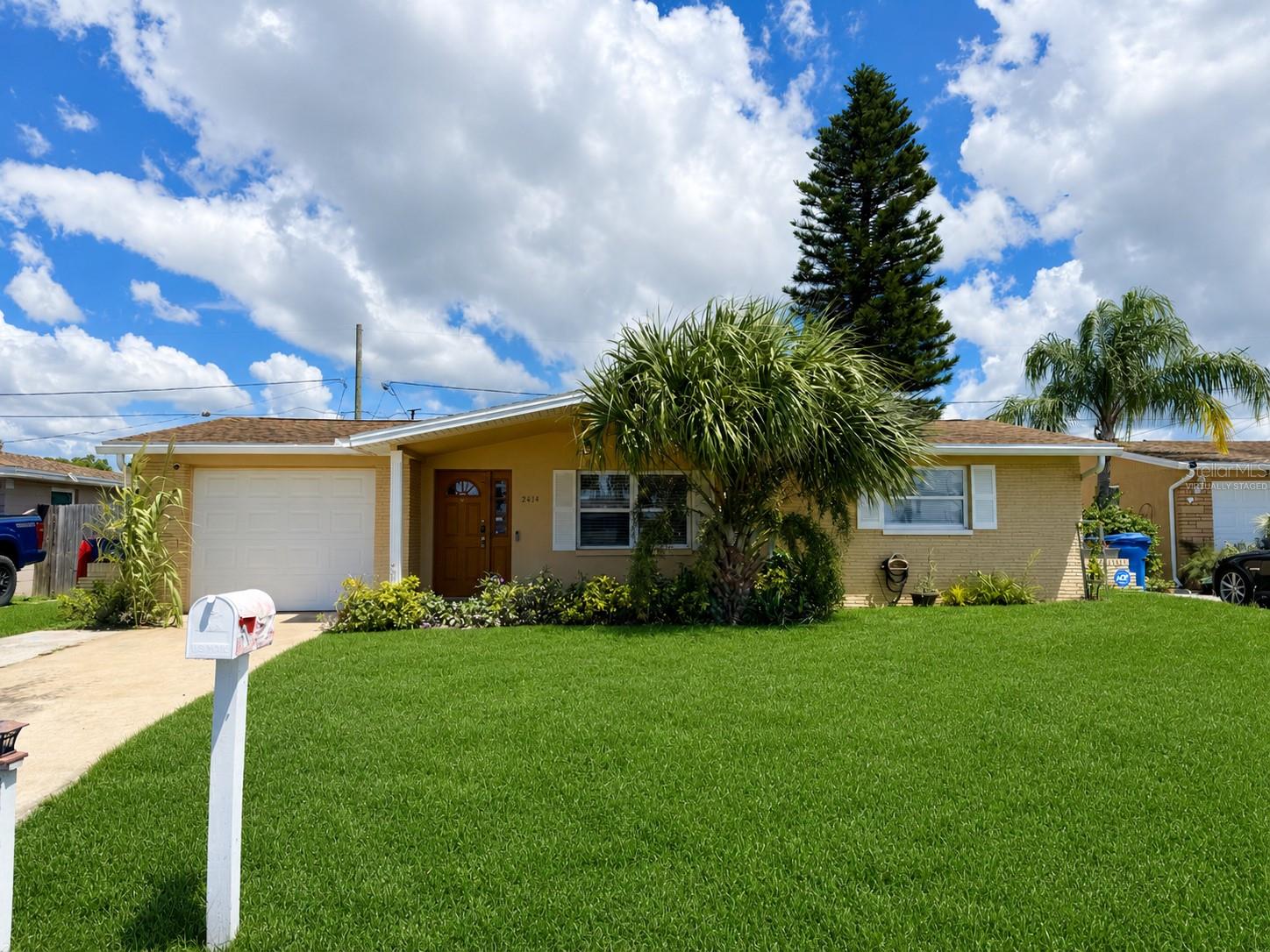 2414 Tahitian Dr photo 1