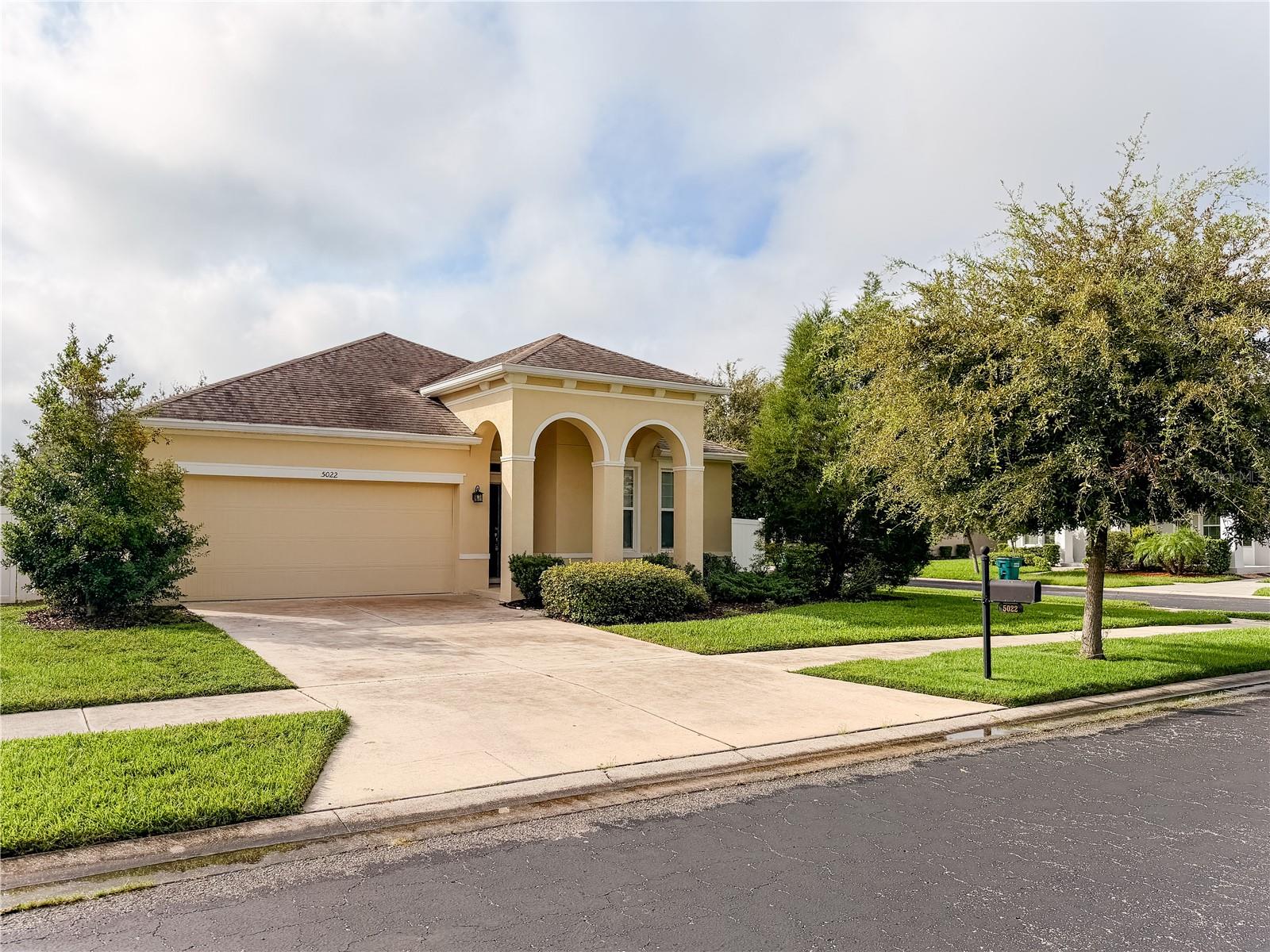5022 Suncatcher Dr photo 1