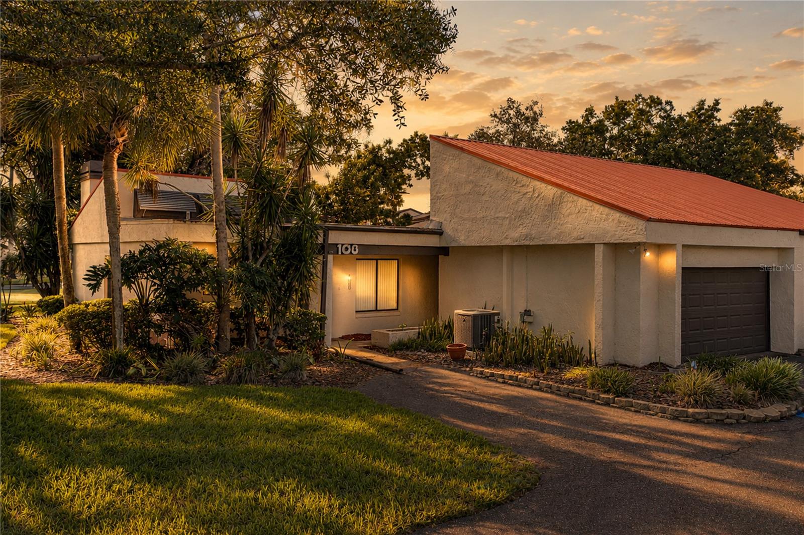 108 Capri CT N