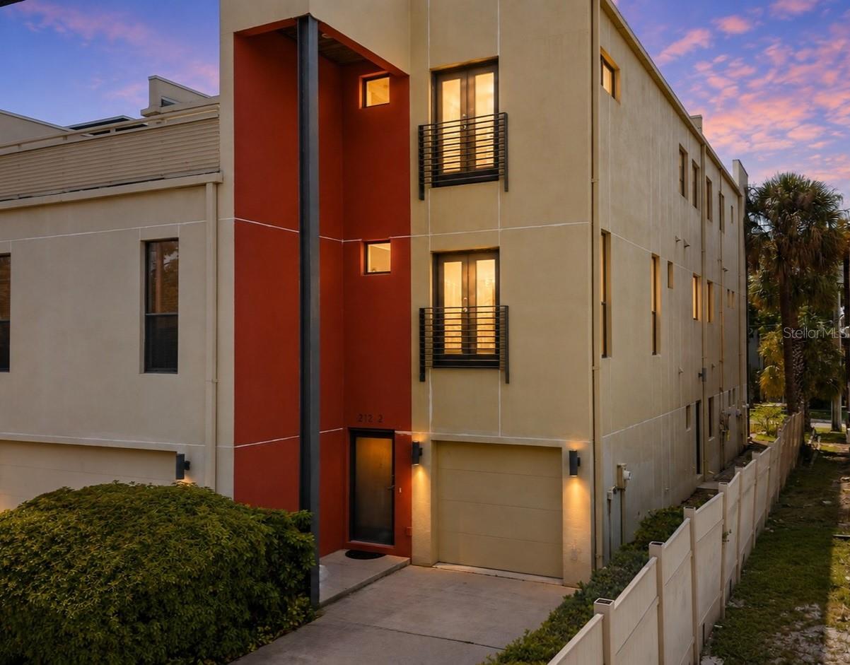 212 S Moody Ave #2