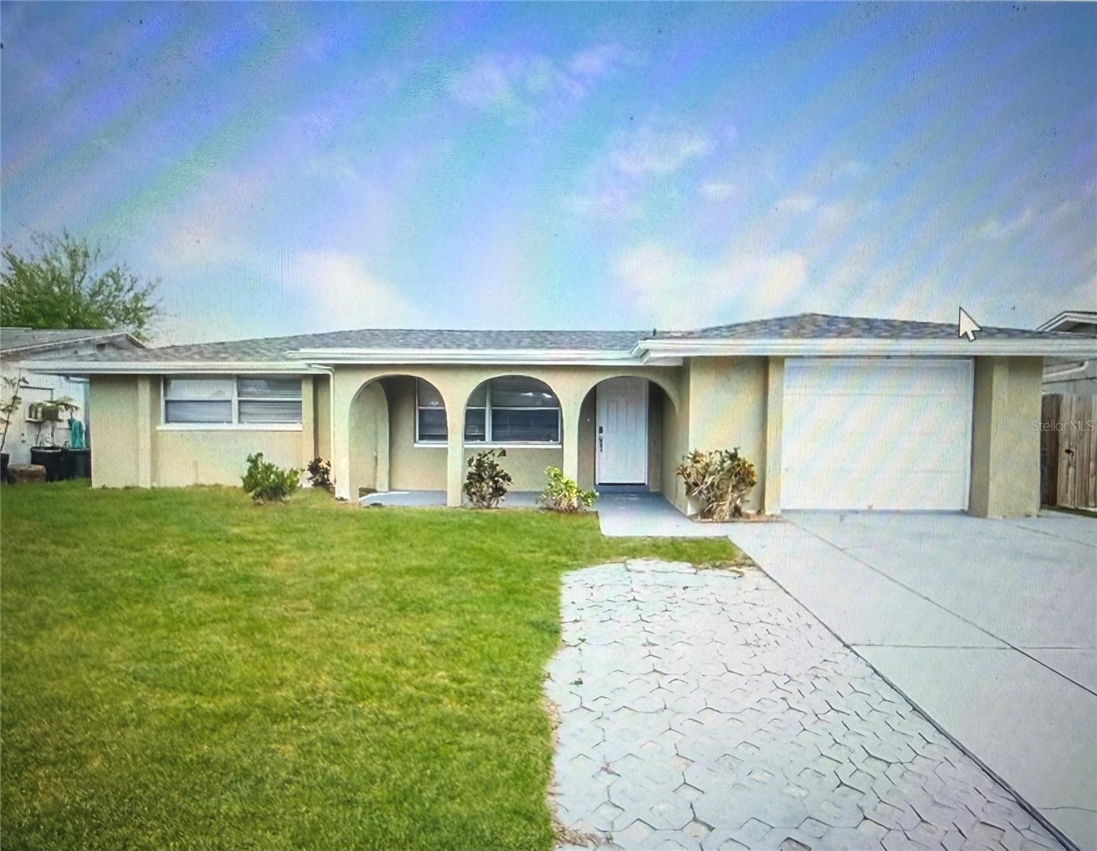 7405 Oakshire Dr photo 1