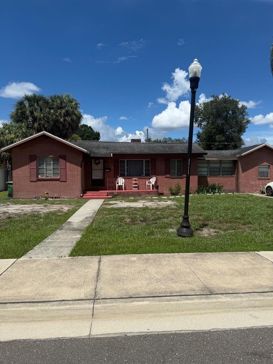 1715 W Carmen St