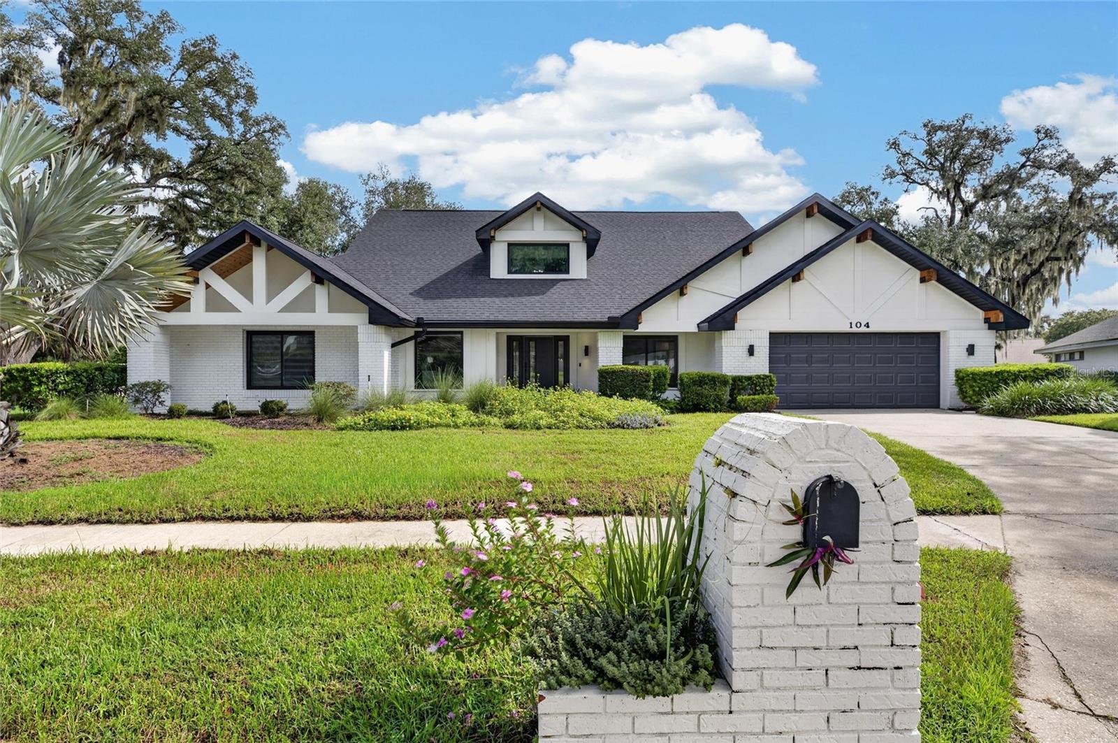 104 Barrington Dr photo 1
