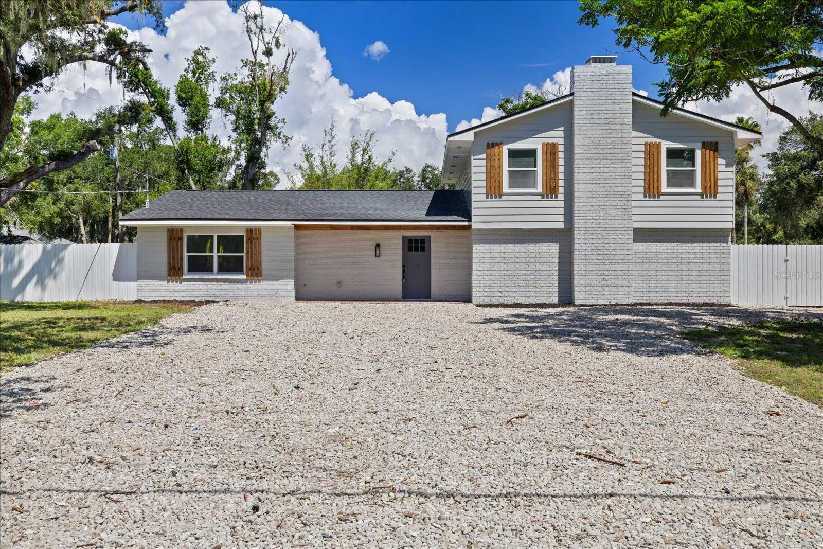 11002 Riverview Dr photo 1
