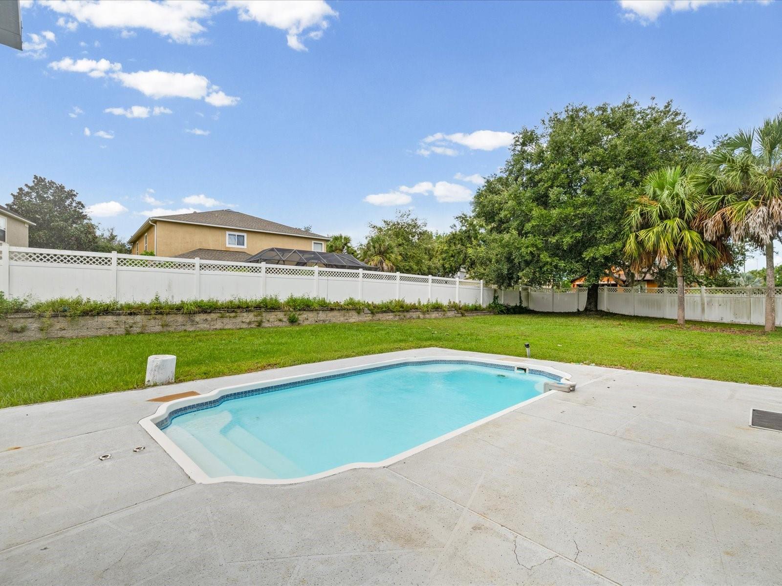 7335 Bridgeview Dr