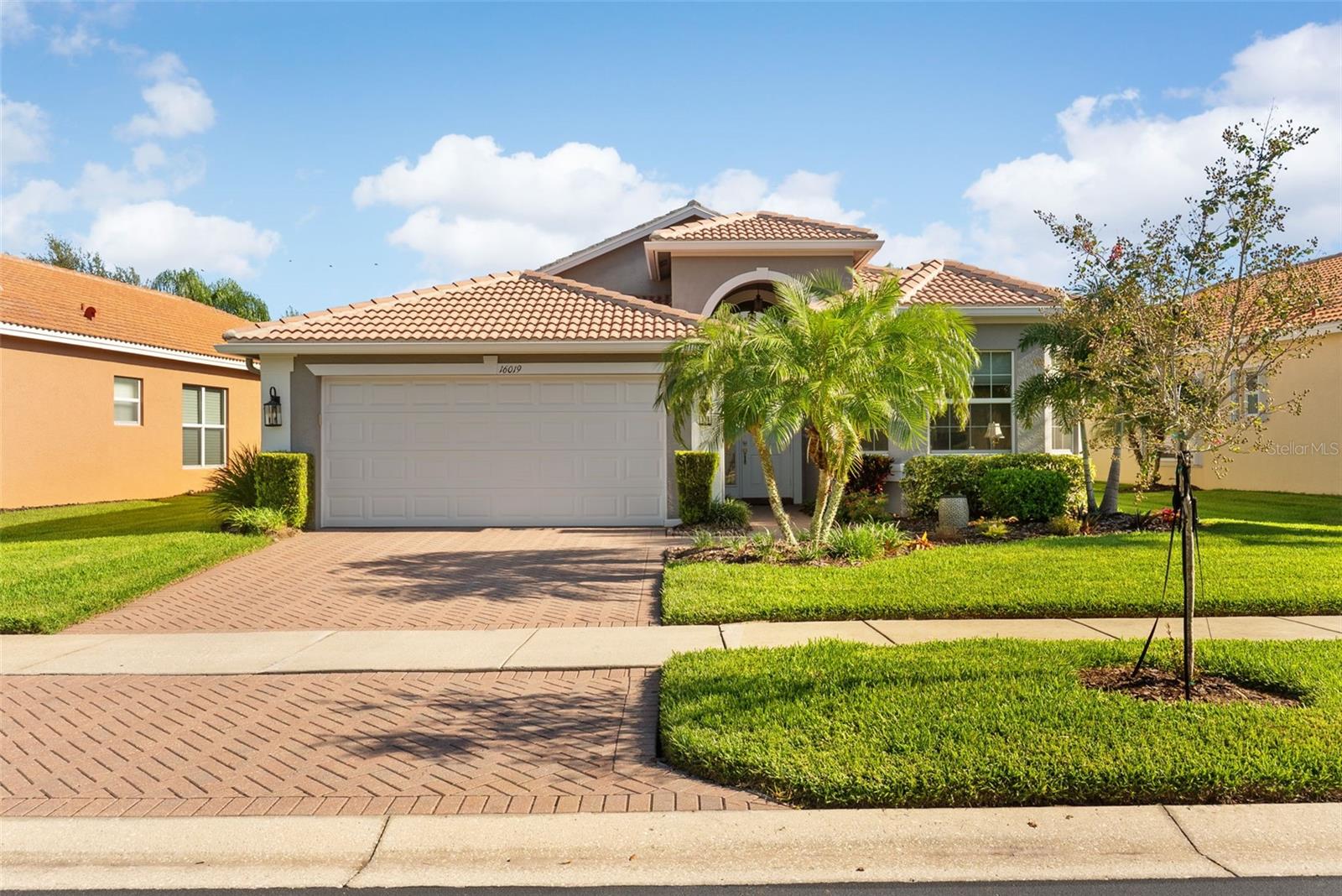 16019 Golden Lakes Dr photo 1