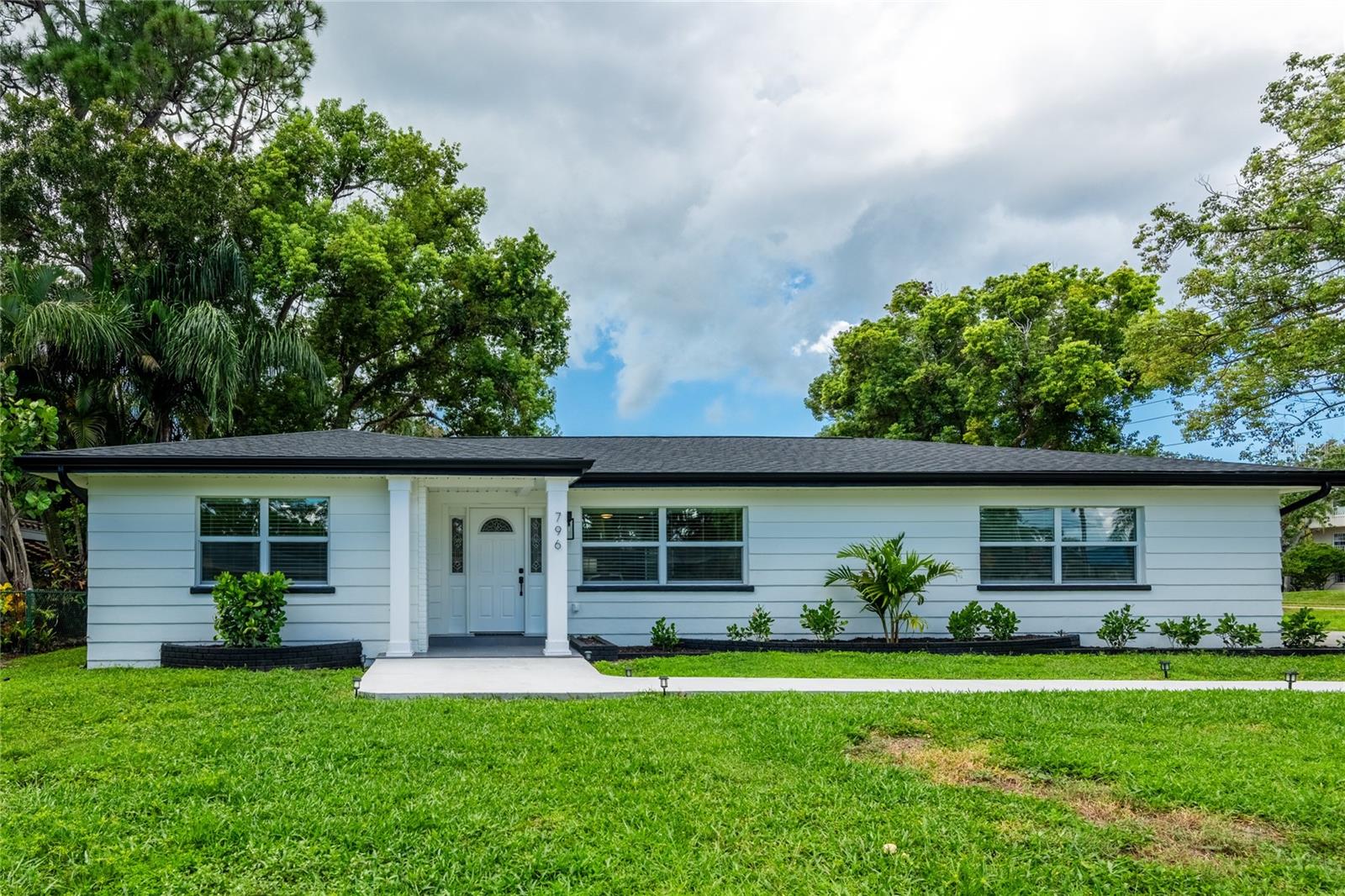 796 Pinewood Dr