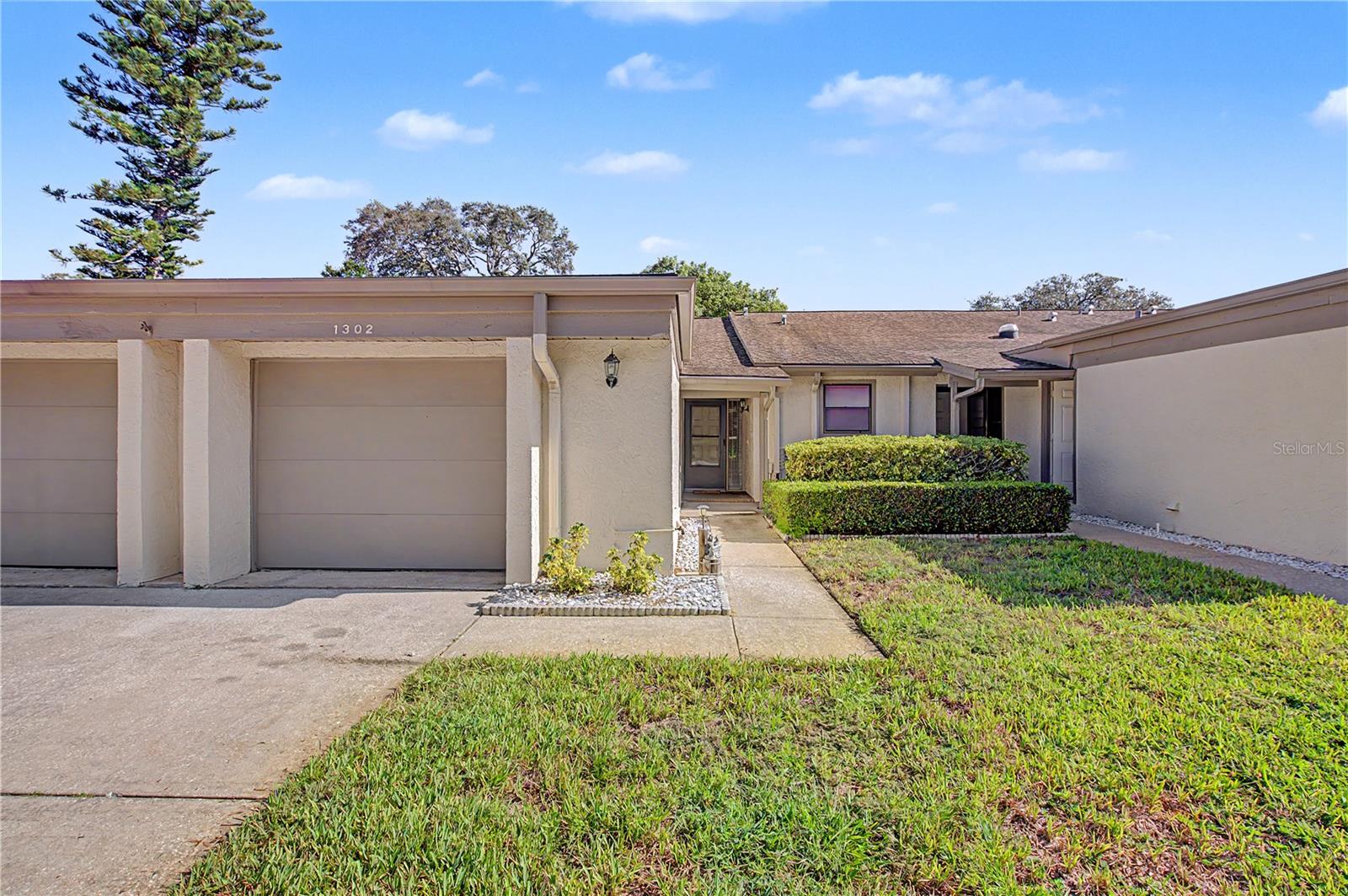 1302 Golfview Dr