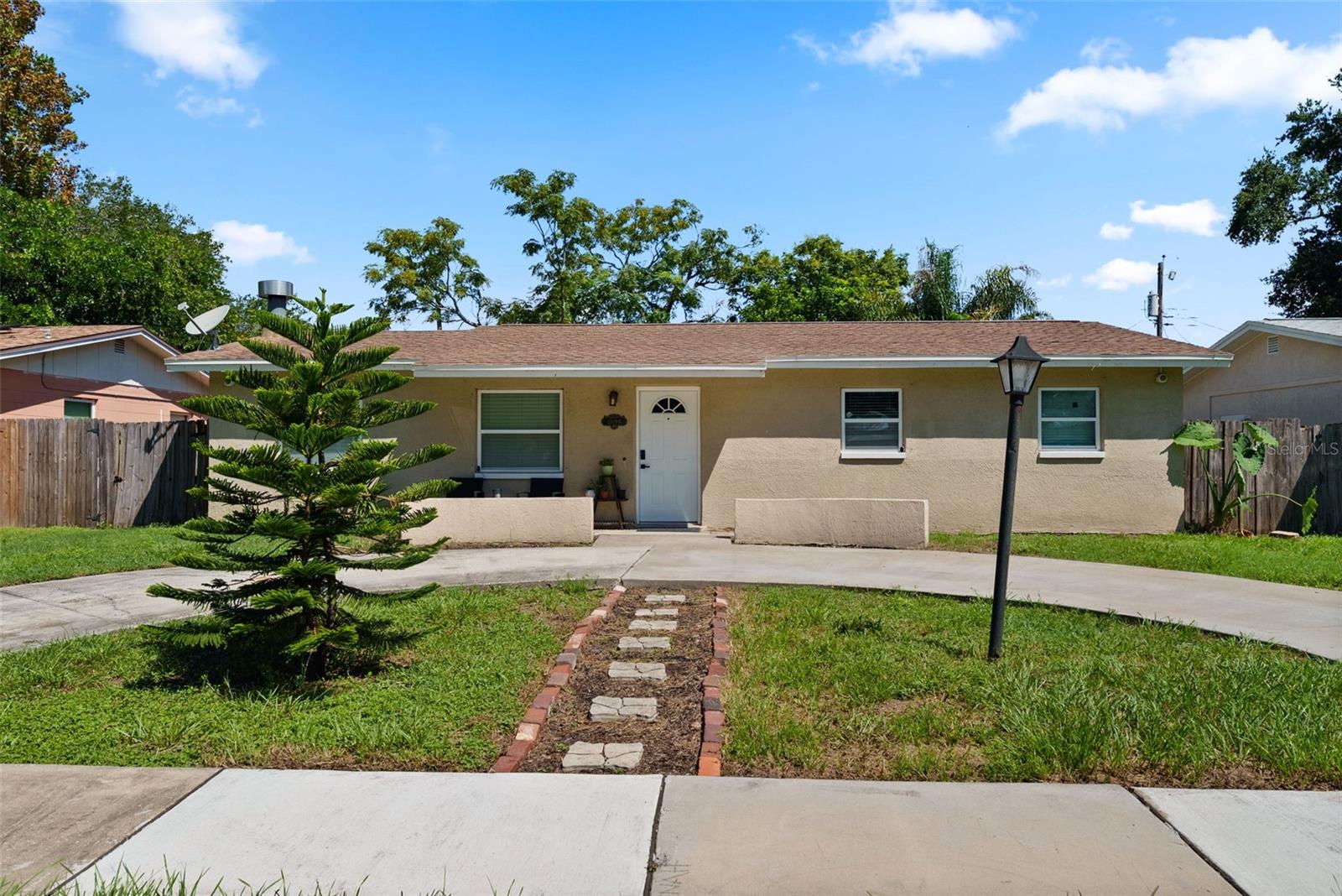 11199 Temple Ave photo 1