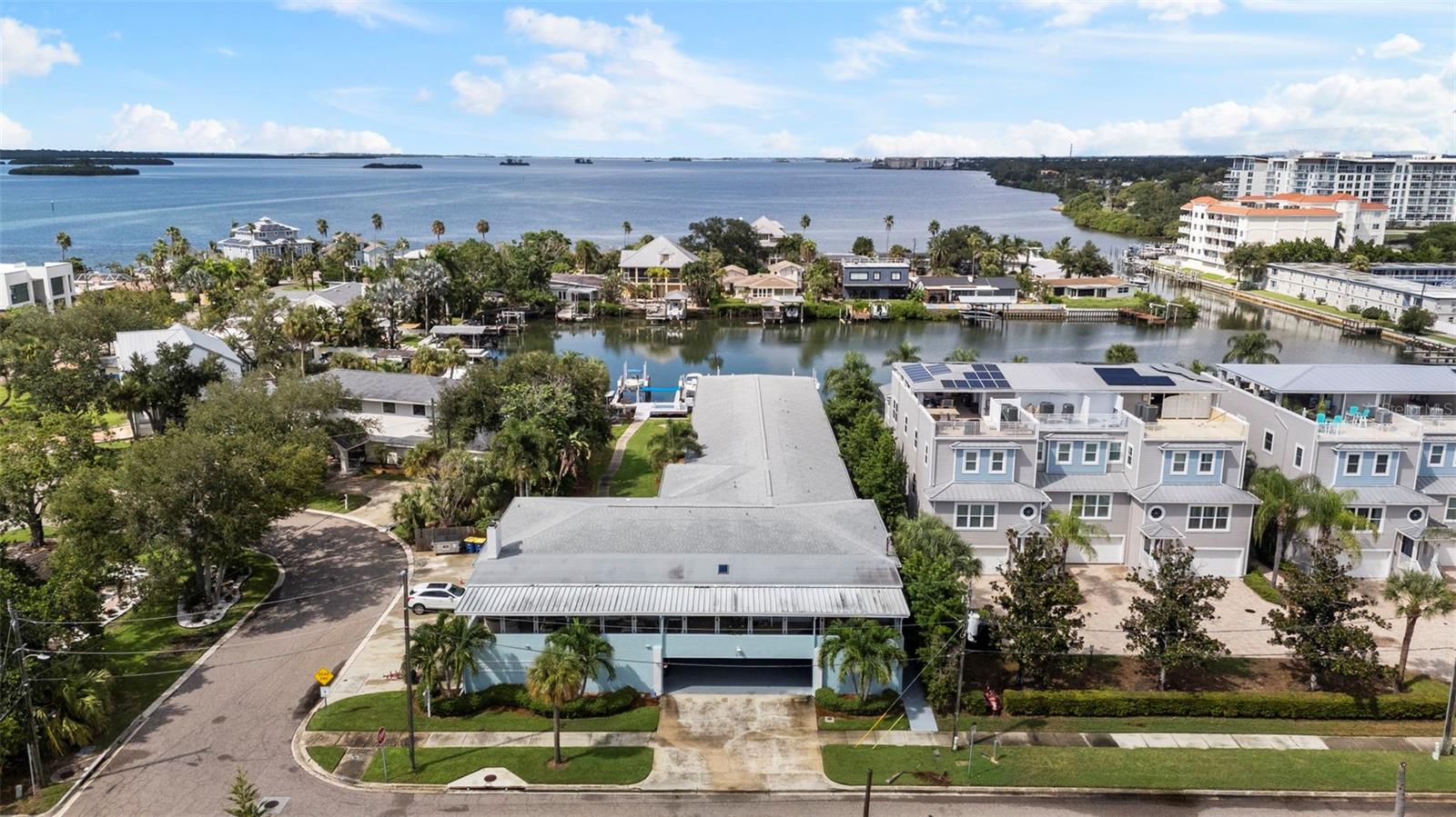 300 Venetian Dr #1