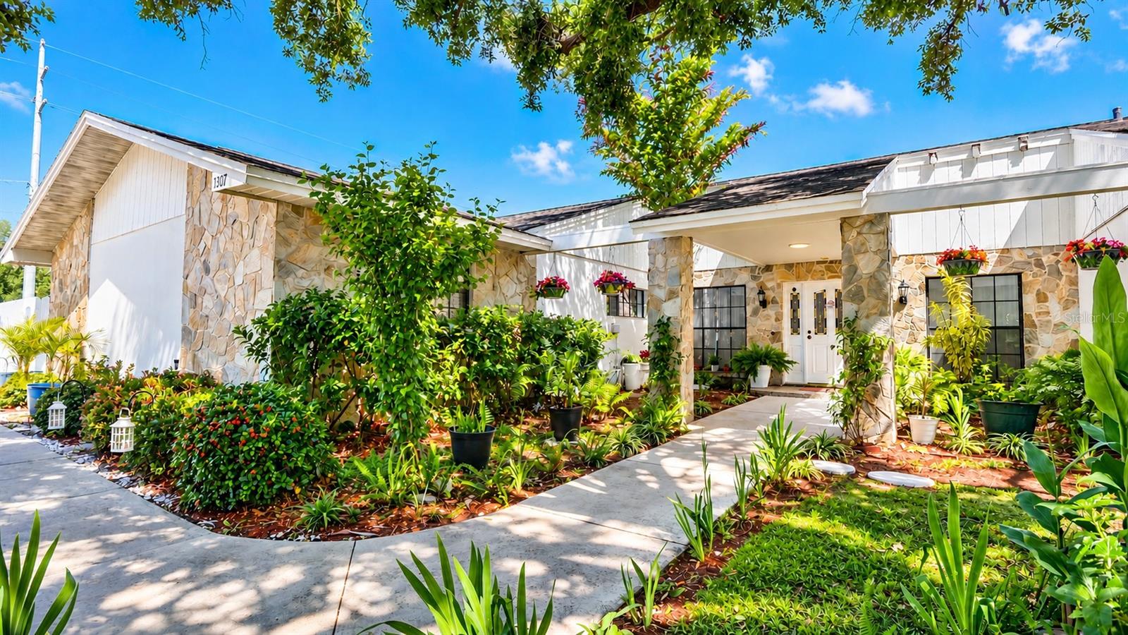 1307 Normandy Cir photo 1