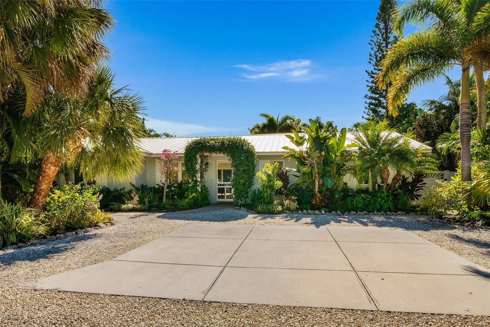 207 Peacock Ln