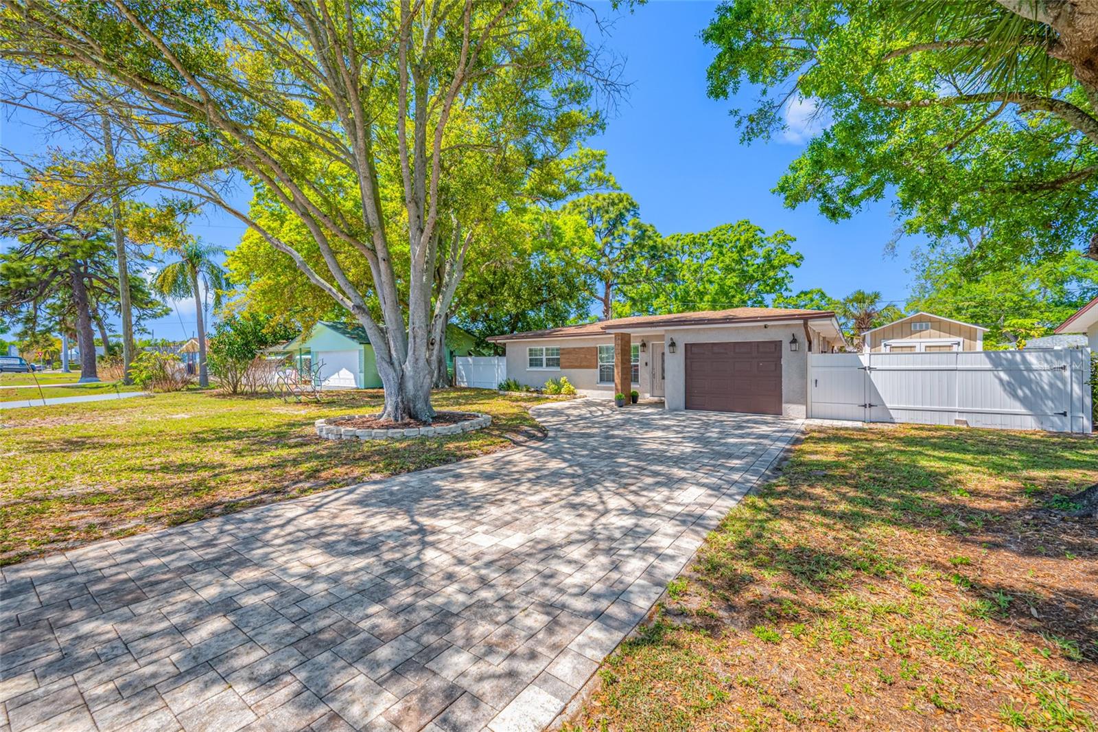 2212 NE Coachman Rd