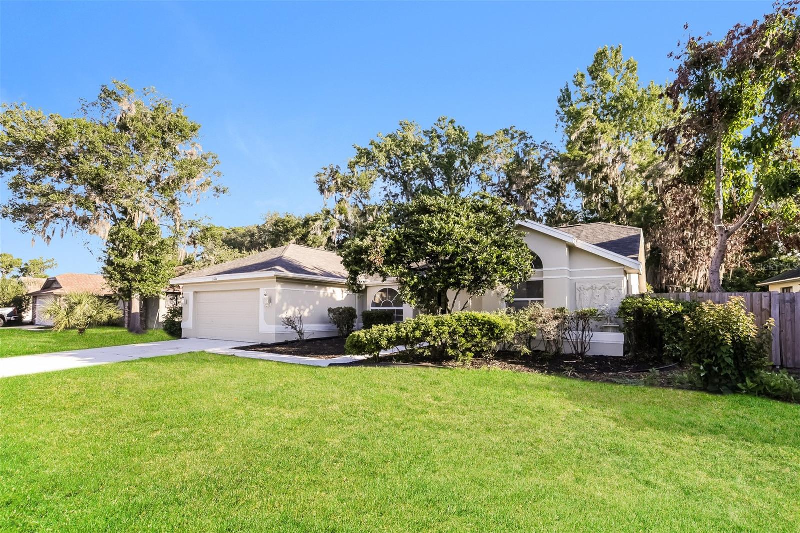 2624 Bridle Dr