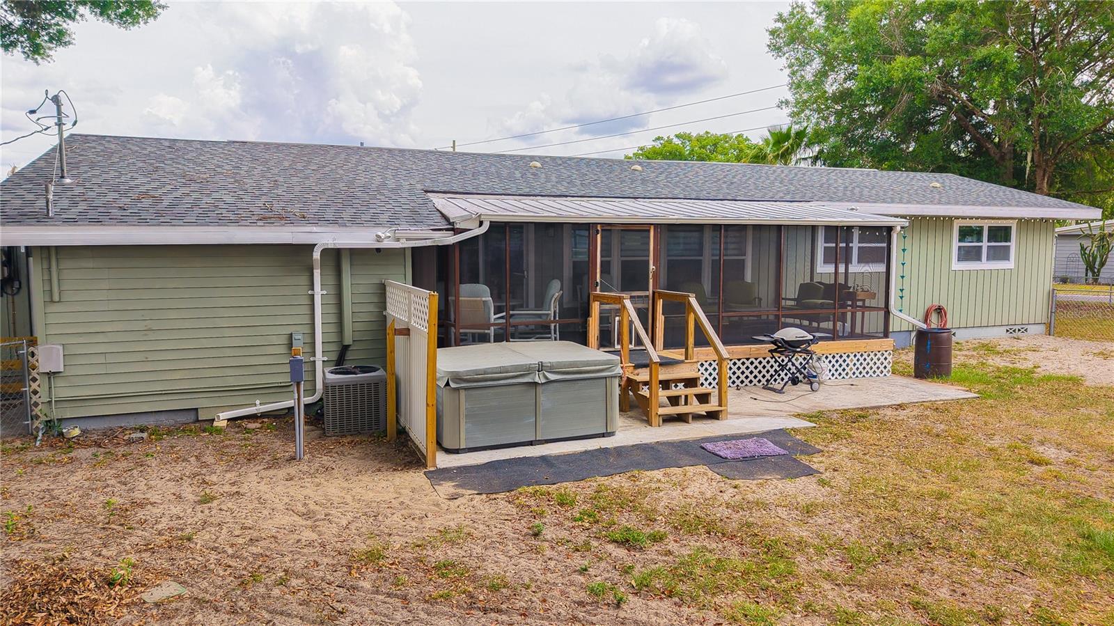 5233 Hill Dr