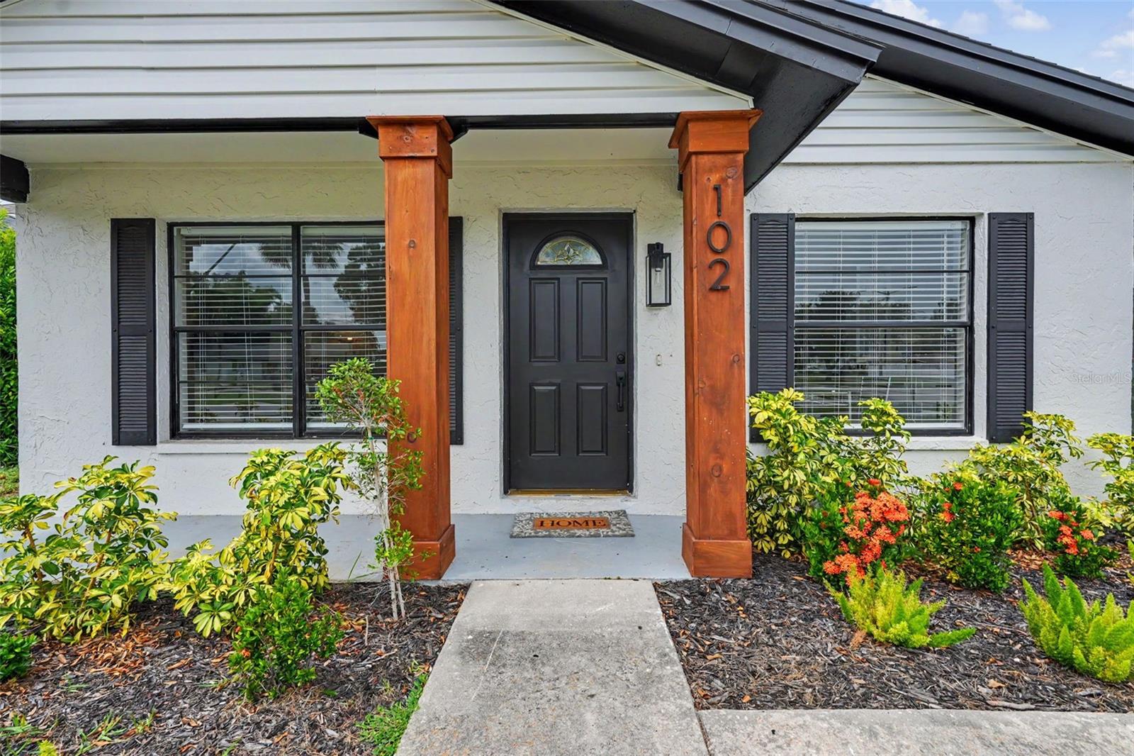 102 Shore Dr E