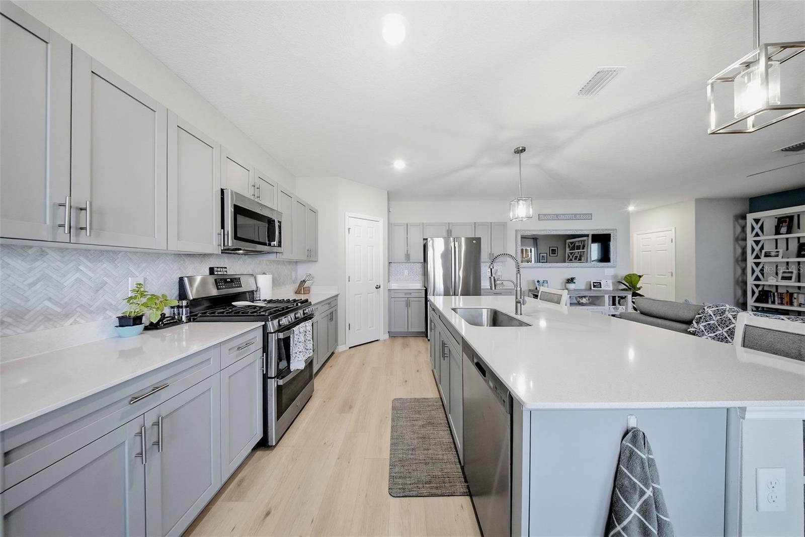 12953 Camarillo Pl