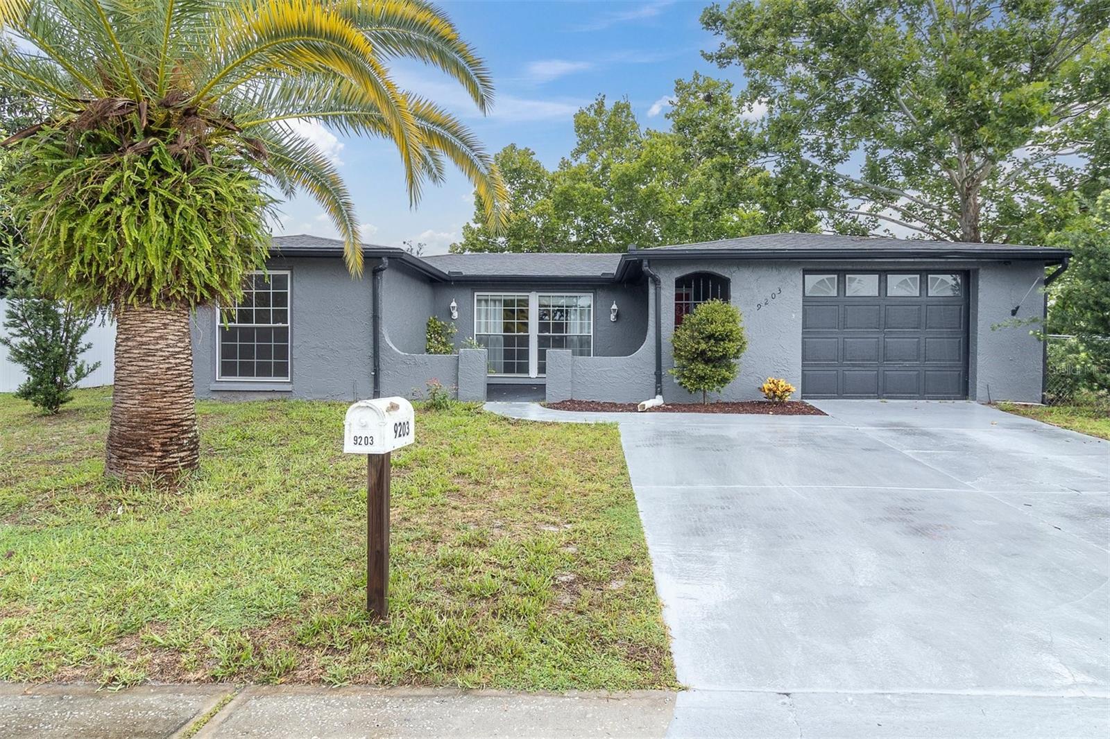 9203 Greenbriar Ln