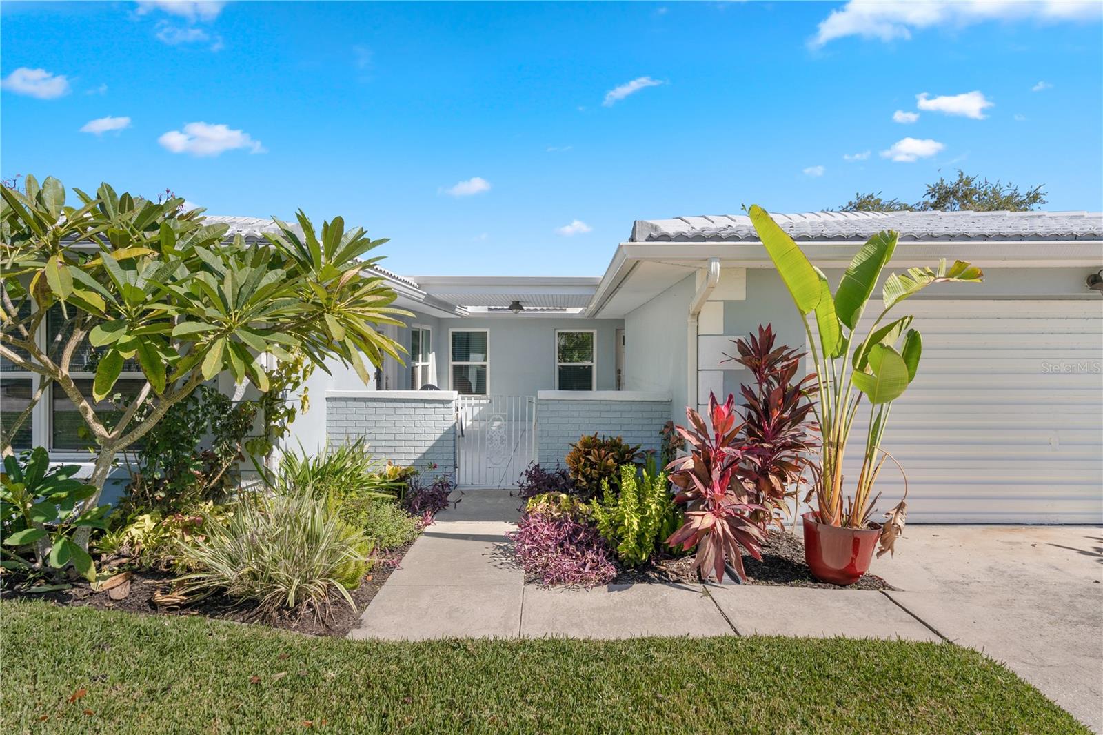 5027 Waterside Dr