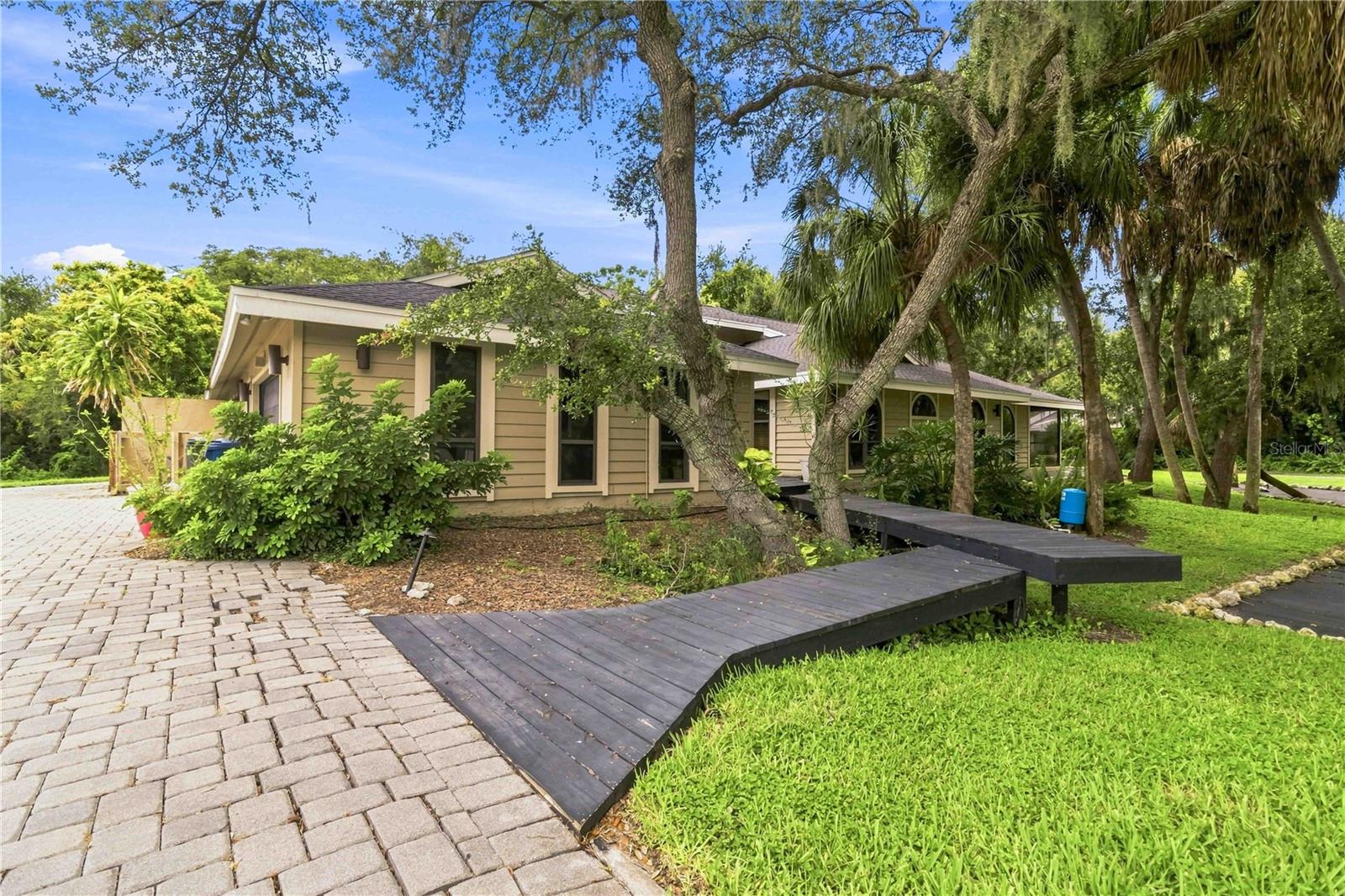 902 Drakeswood CT
