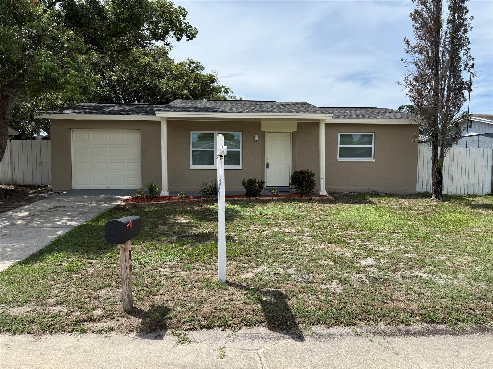 9637 Marlinton Ln