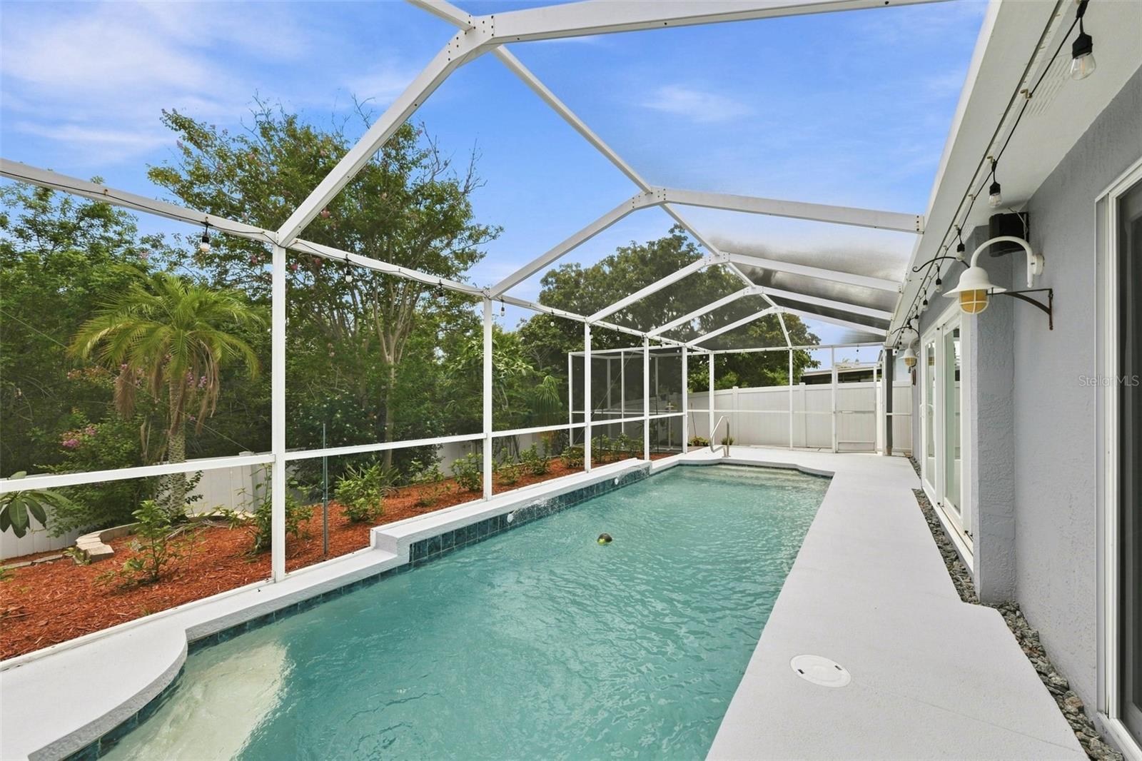 216 Lookout Dr