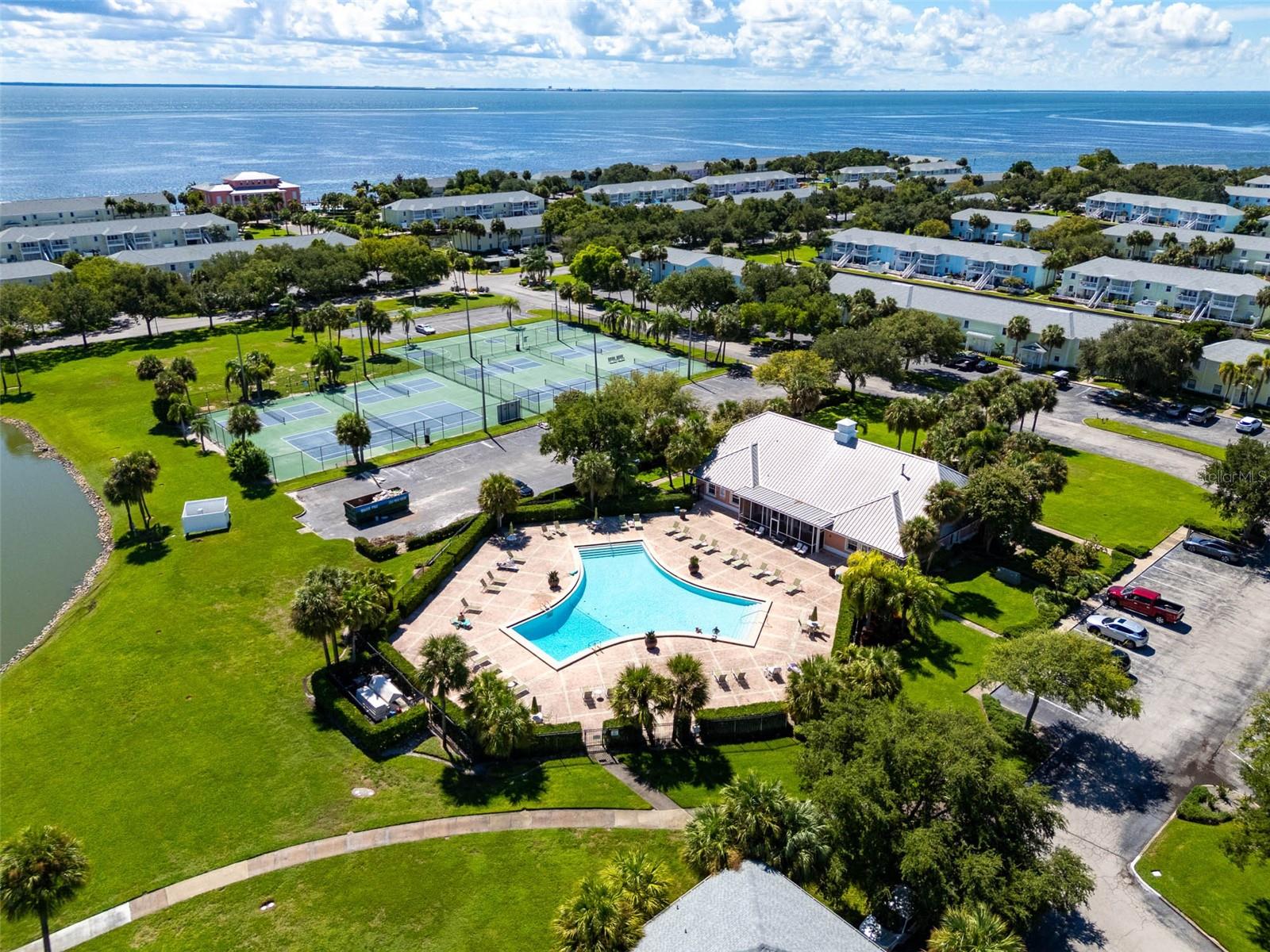 4752 Coquina Key Dr SE
